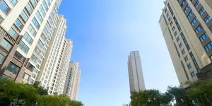 15万卖掉天津房子的年轻人，亏损60万，也赔掉了10年