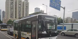 一位素人苦恼，自己在体制内工作，很喜欢乘公交车