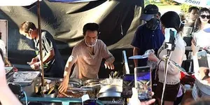 “鸡排哥”登顶：烟火气如何接住泼天富贵？