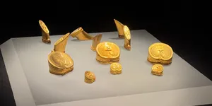海昏侯刘贺的身份复杂，此人是汉武帝之孙，本在今山东境内的昌邑国为诸侯王