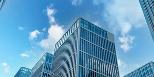 逆天新套路！精致女生扎堆金融赛道，41岁律所助理、月入4万金融人，结果全都下午上班？