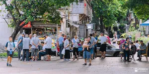 时薪200元，在深圳当“外包儿女”