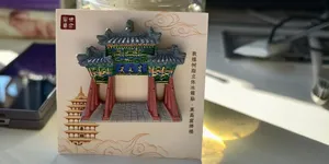 这世界很多初看很荒唐的事，它不一定荒唐，只是你我没有参透其中缘由罢了