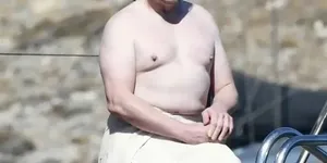 马斯克每天睡醒第一件事就是看手机