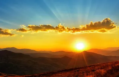 香港纪录片《穷富翁大作战》，上层人士体会底层蛆虫般的社会真相