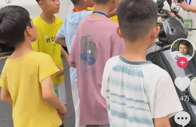给外卖员送外卖，华强北小孩赚到了人生第一桶金