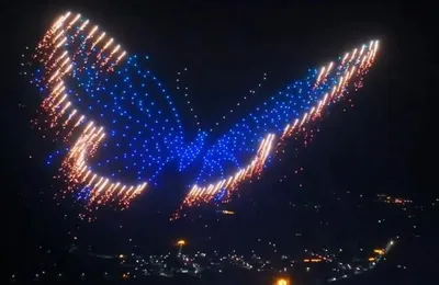 湖南浏阳无人机烟花表演现场失火，场面堪比科幻灾难大片