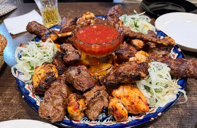 一个个店倒闭了，一个个店又开起来，他们割韭菜的步伐从未停歇