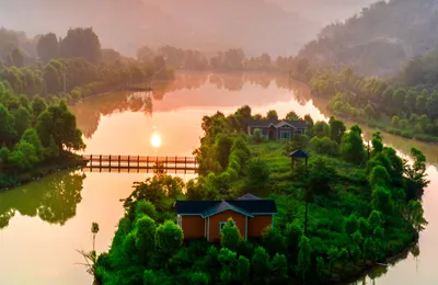 现在总是说，正常人少。其实是把正常人和优秀的人门槛一样了