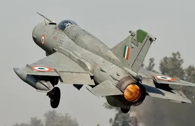 印度米格21功成身退，光辉战机顺利接棒