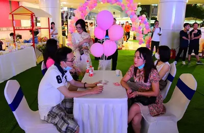 小城相亲：想傍大款的女孩，爱不动身高160的富豪