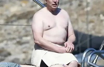 马斯克每天睡醒第一件事就是看手机