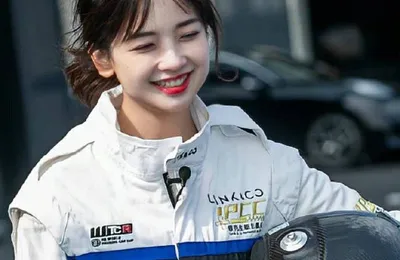 央视主持人王冰冰和游泳运动员徐嘉余疑官宣恋情